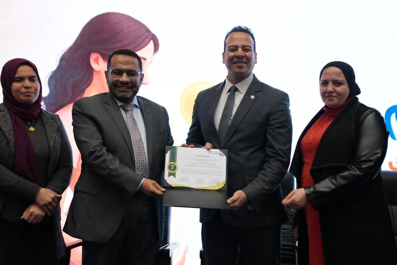 في إطار حرص وزارة الصحة والسكان على دعم التميز وتحفيز الجهود المخلصة، تم تكريم المحافظات الأعلى تحقيقًا لمعدلات الإنجاز في حملة “100 يوم صحة” في عامها الثالث على التوالي 2025، تقديرًا لما بذل